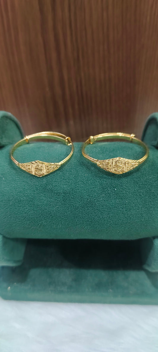 Premium micro gold plated Below 1 year adjustable bangles(design may slightly changes)