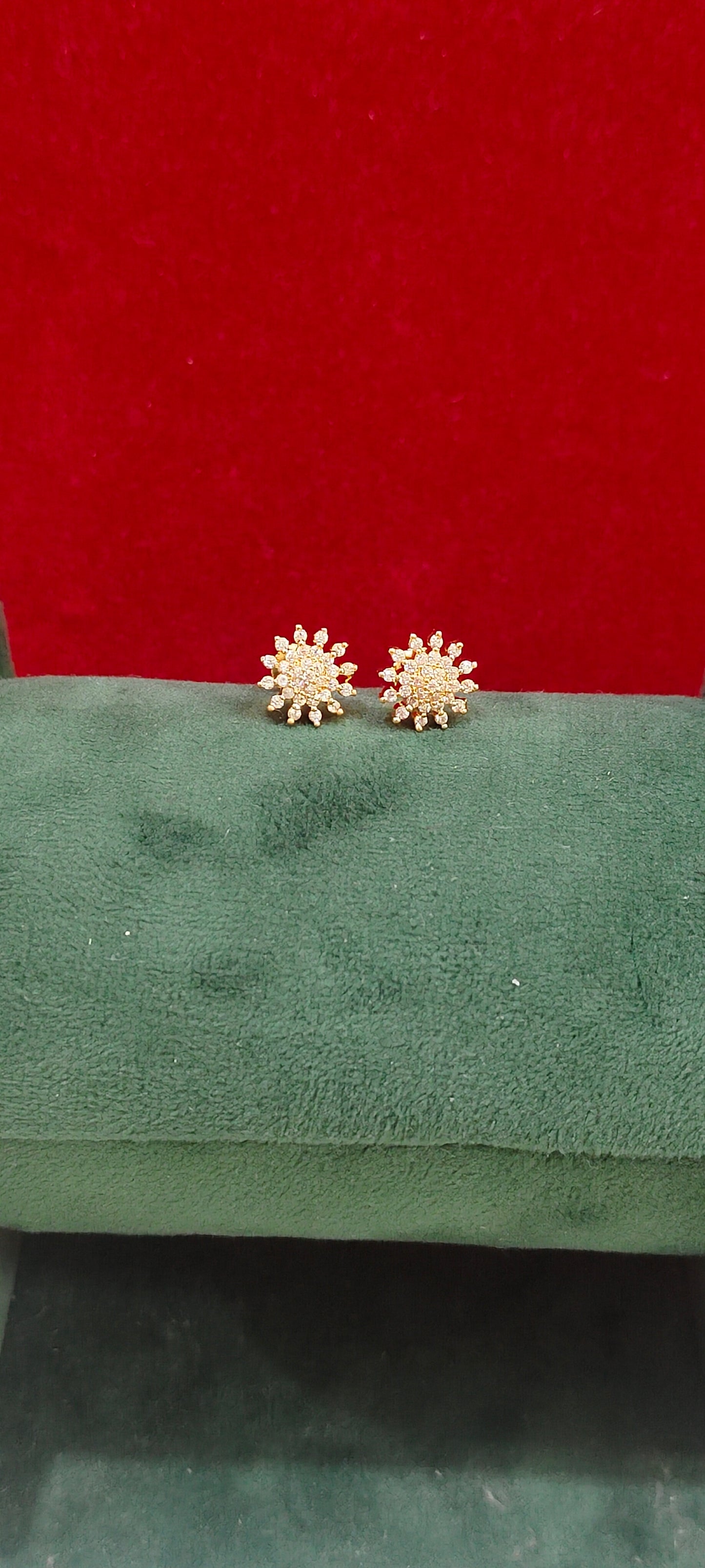 Premium micro gold daily wear dimond look studs