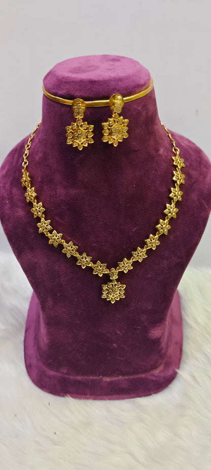Simple dimond look necklace set