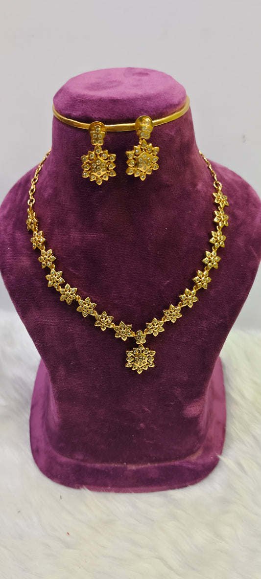 Simple dimond look necklace set