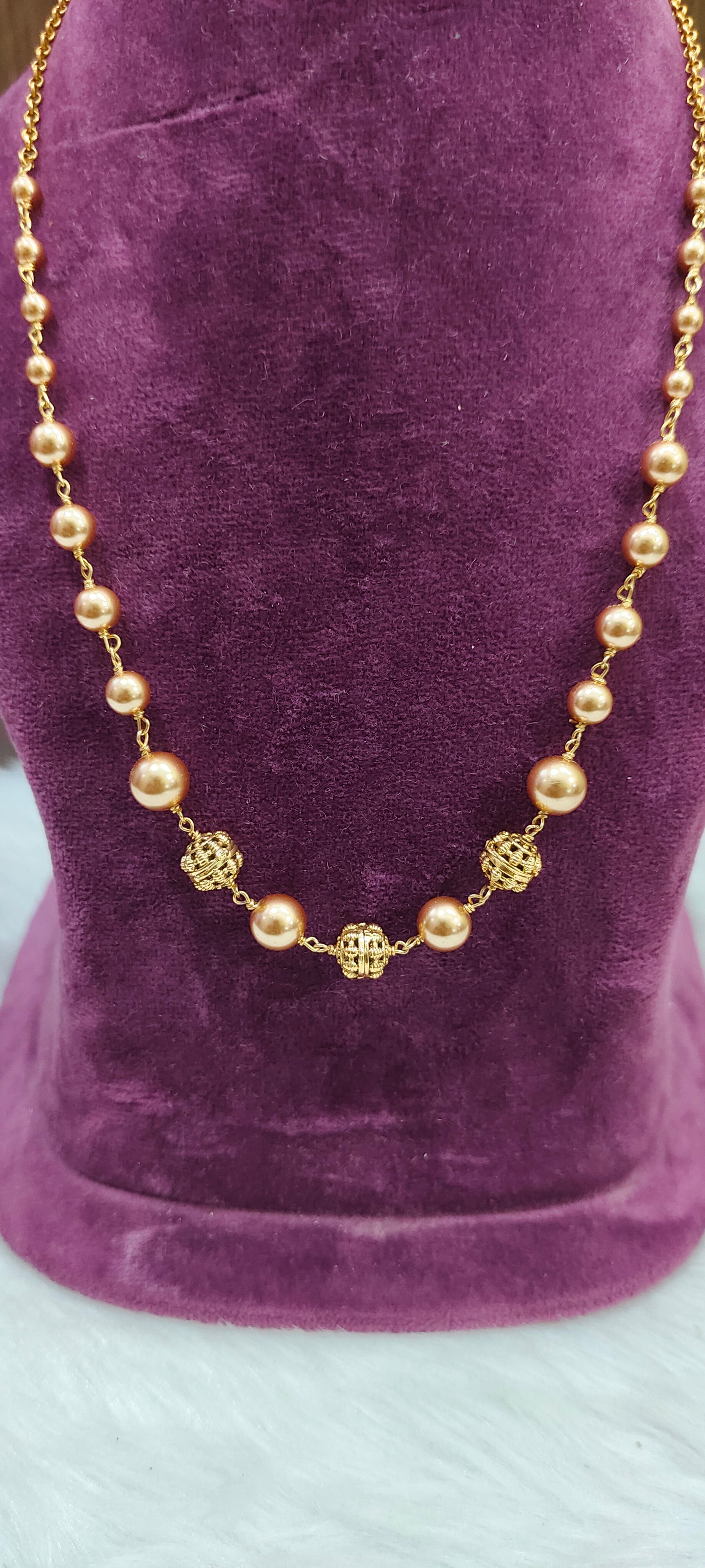 High premium classesy 18" length Honey pearls chain
