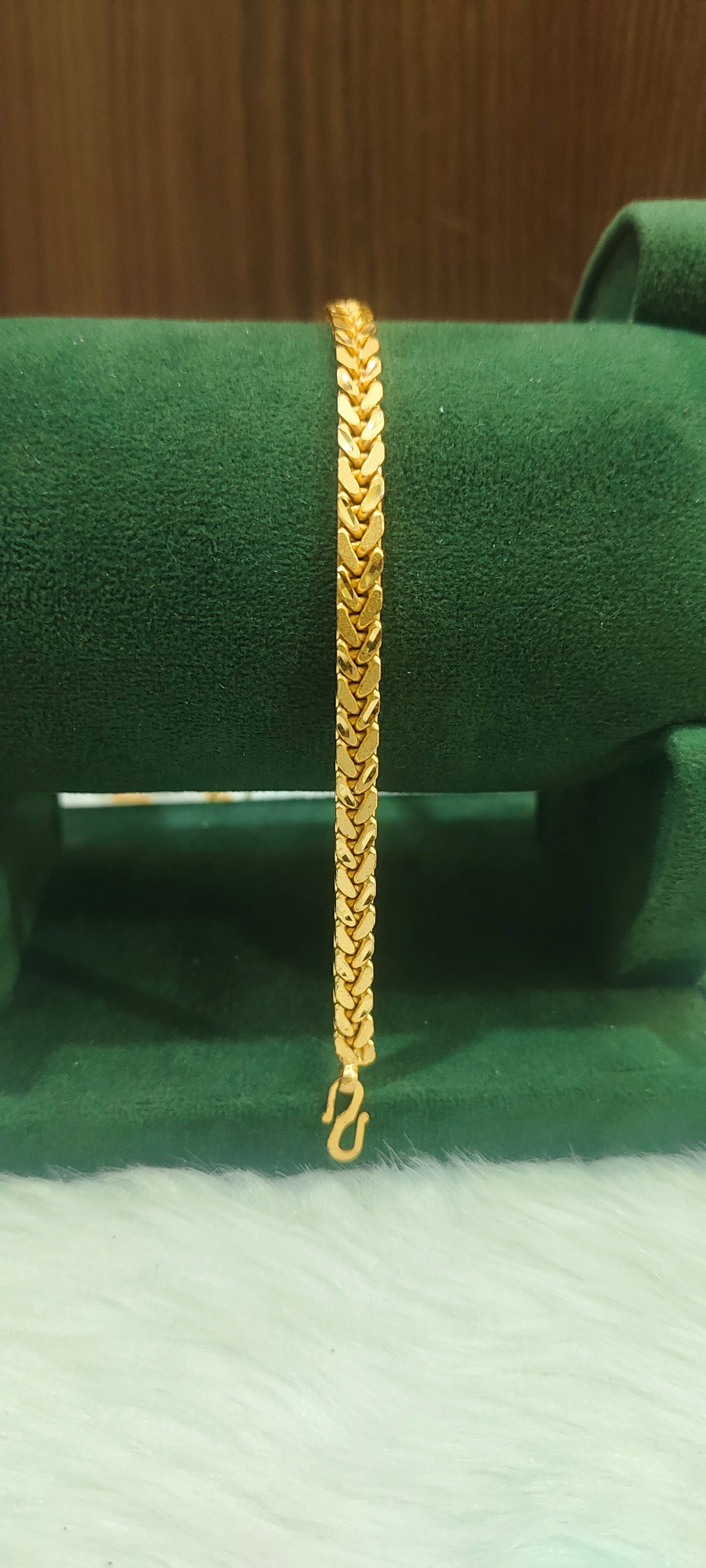 100% gold look 8" length simple mens Bracelet