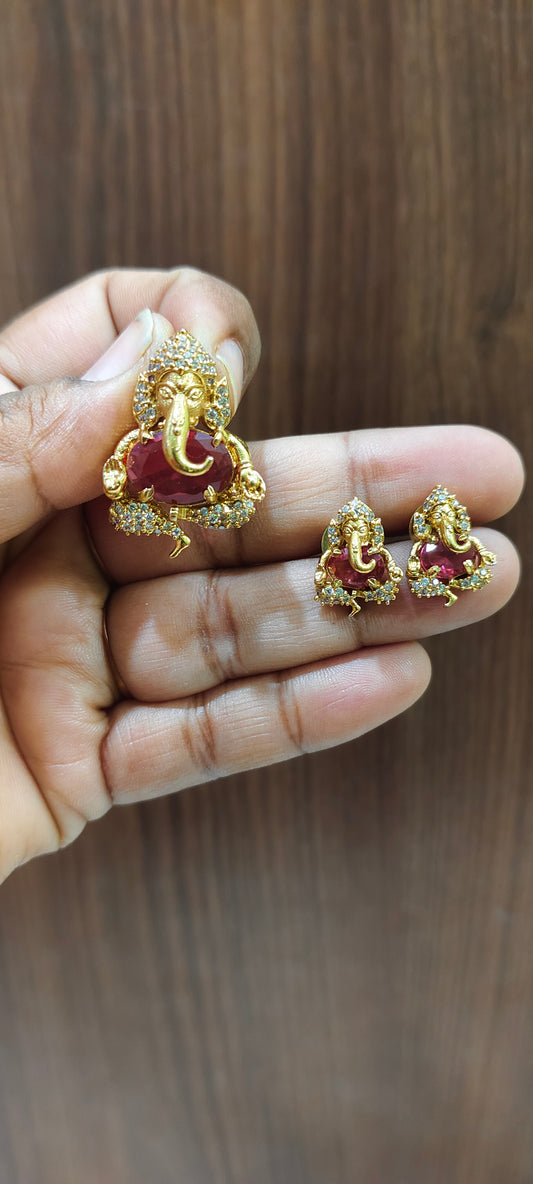 Royal look beautiful ganesh pendant with earrings studs