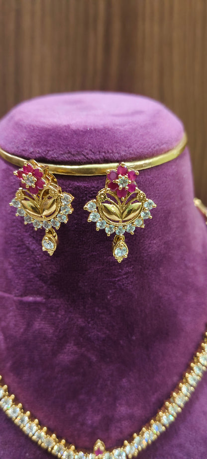 Simple dimond look necklace set