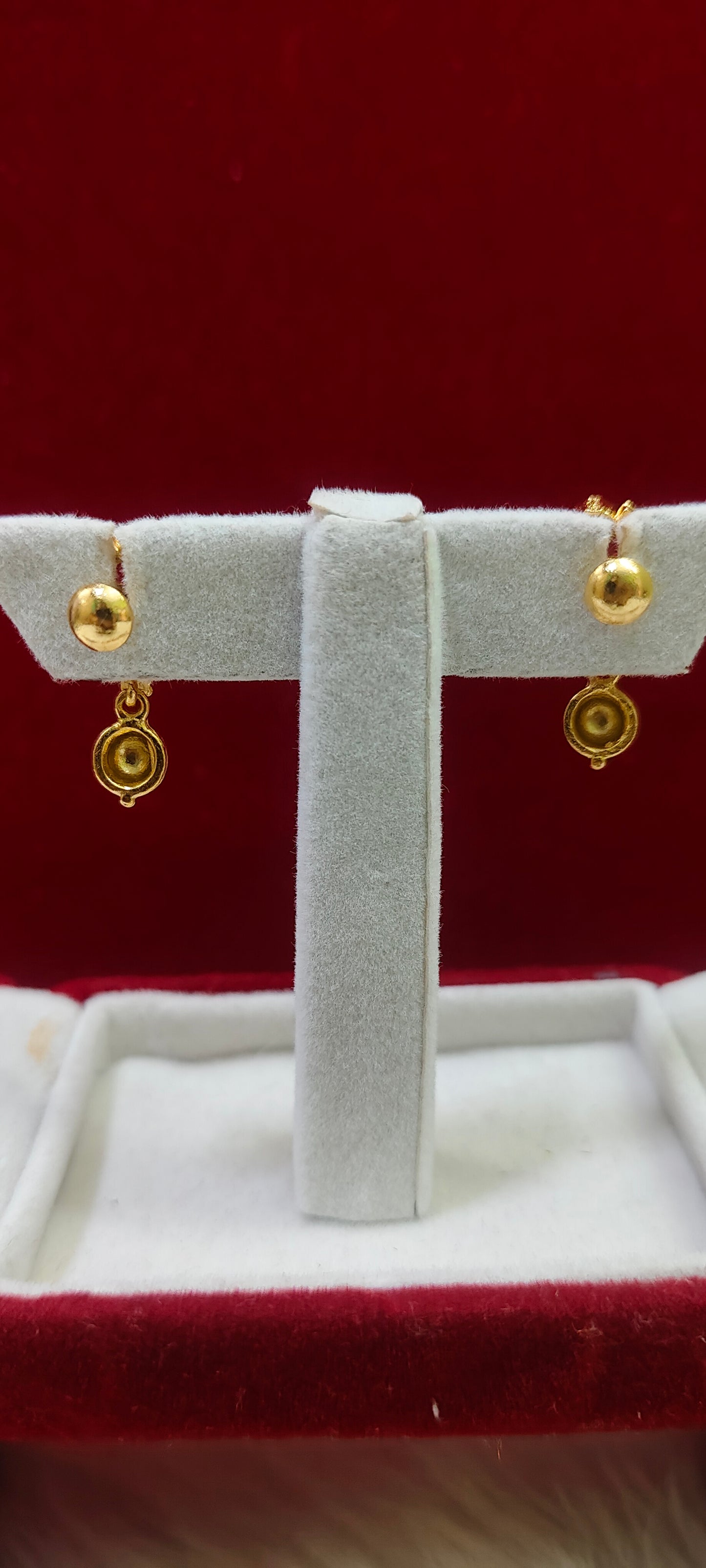 100%gold look earrings