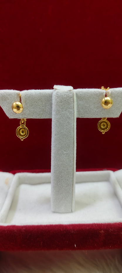 100%gold look earrings