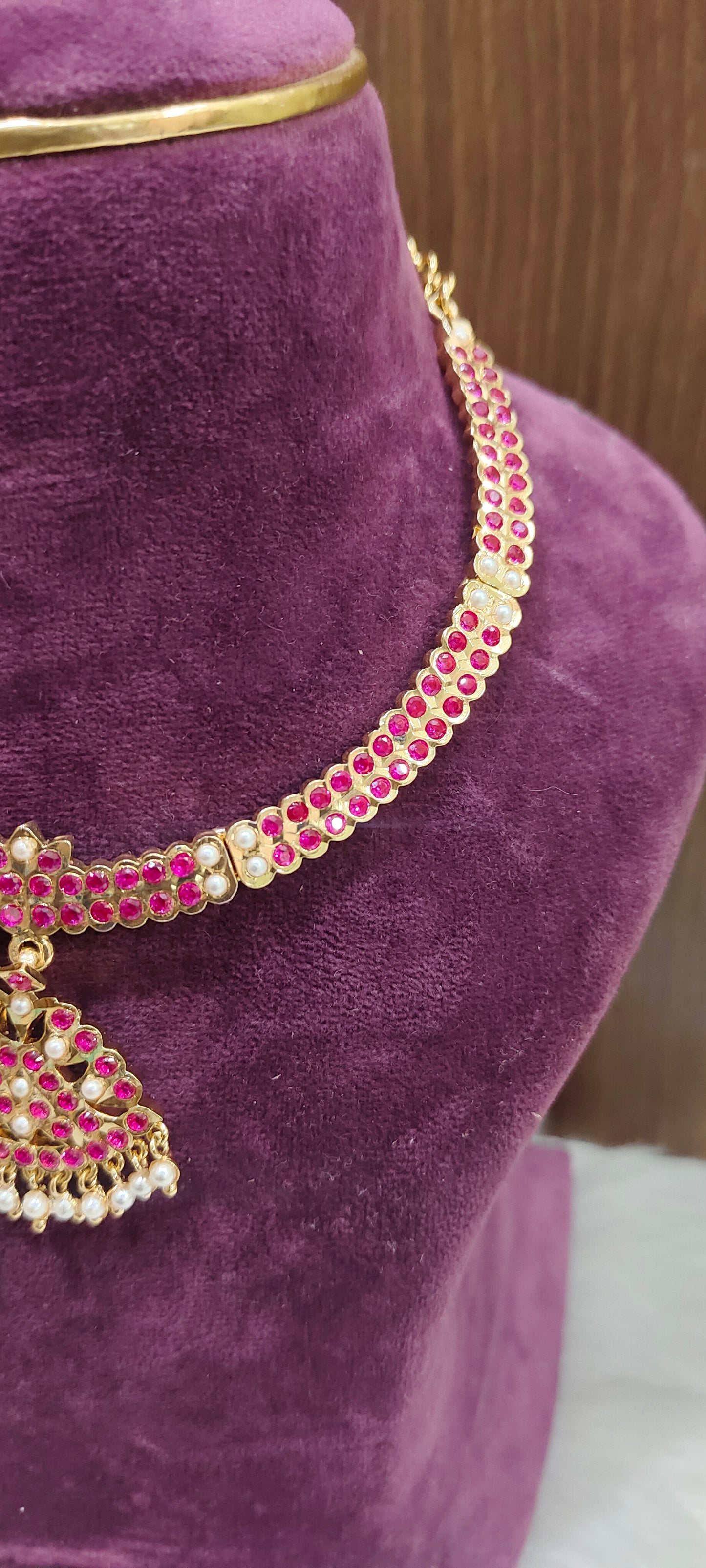 Pure panchaloham ruby kante( avoid this necklace if u have broad neck)