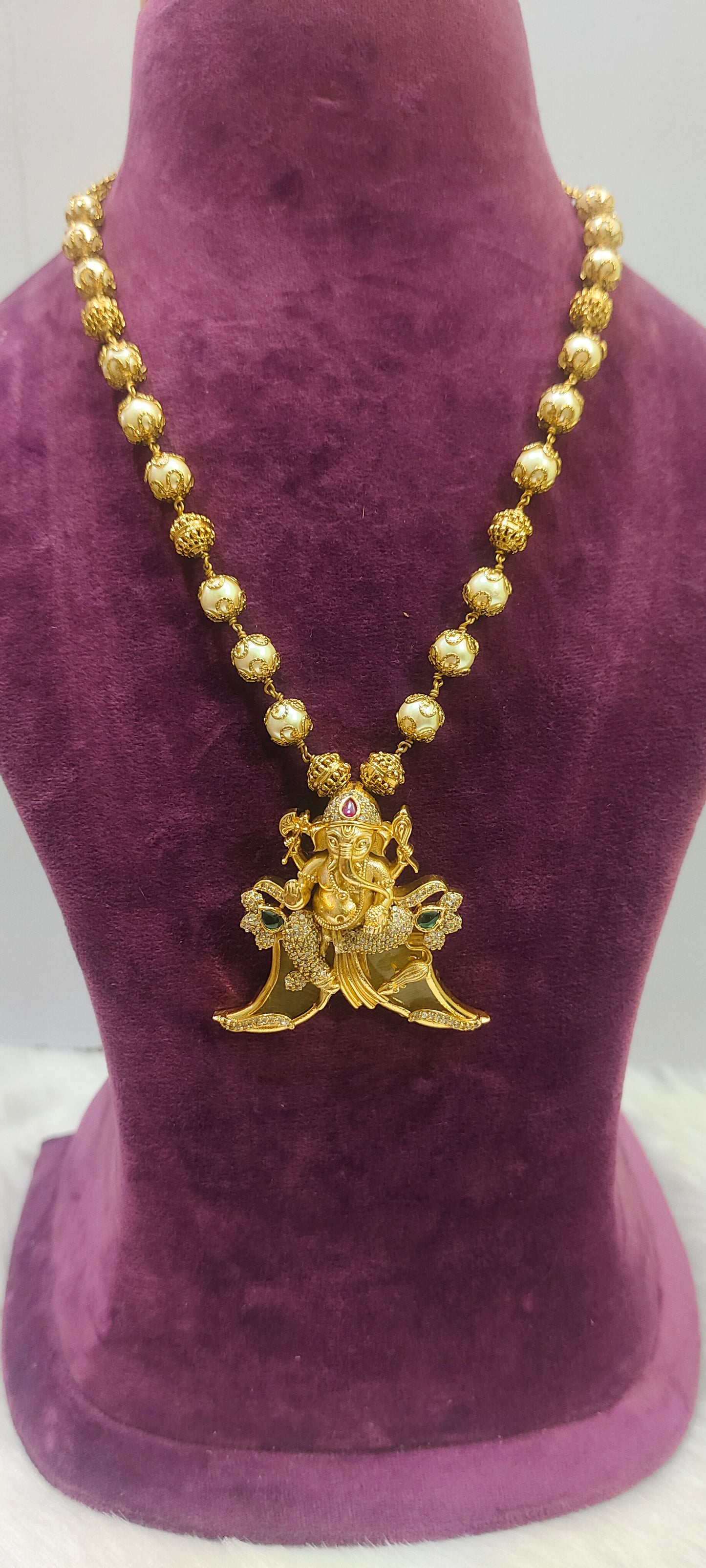 Hi quality premium nakshi 22" length pearl chain with ganesh pendant