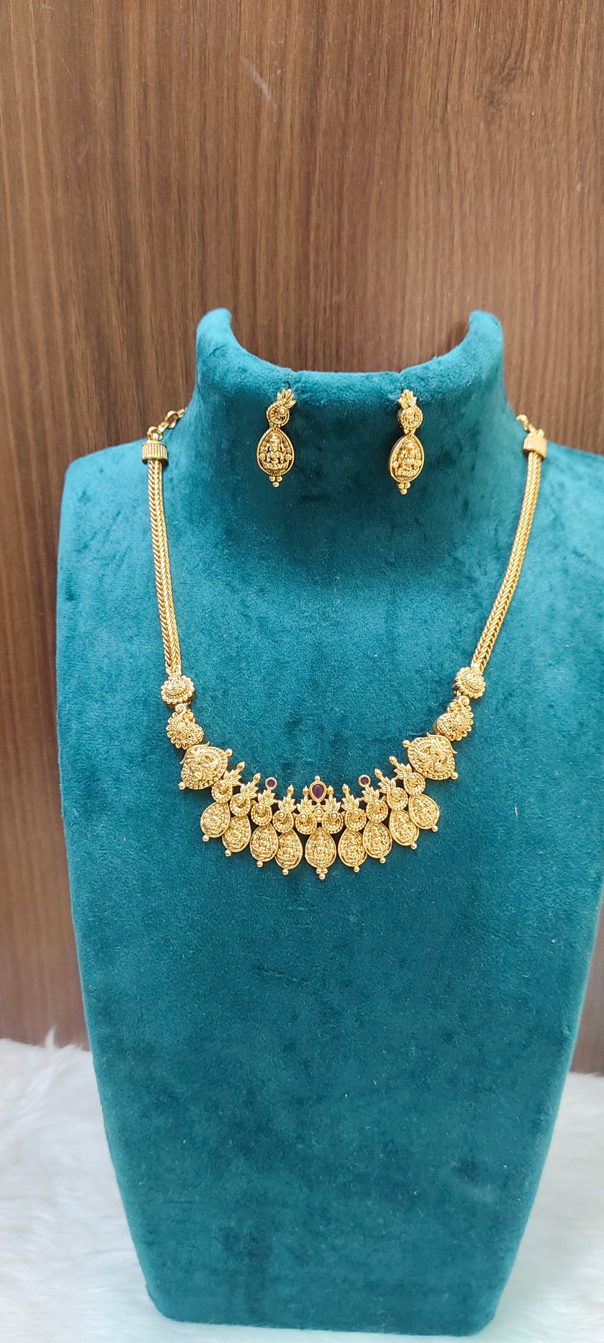 Premium nakshi choker cum bajubandi