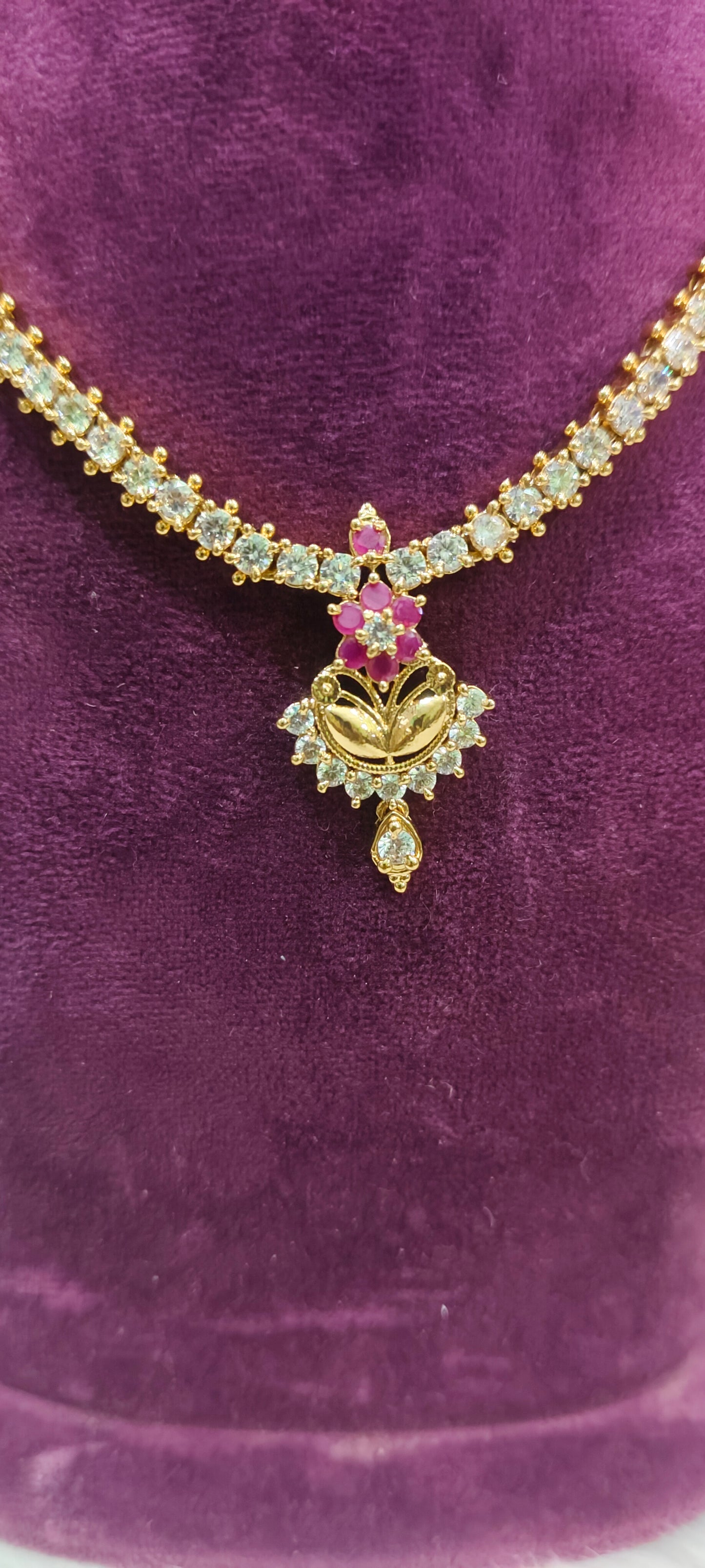 Simple dimond look necklace set